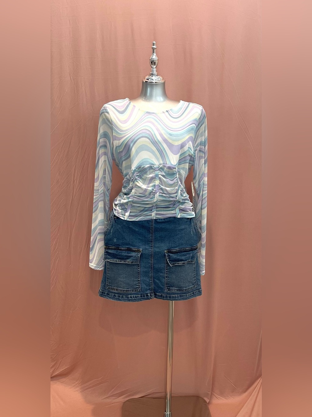 Madden Girl Women’s Pastel Swirl Long-Sleeve Ruched Top